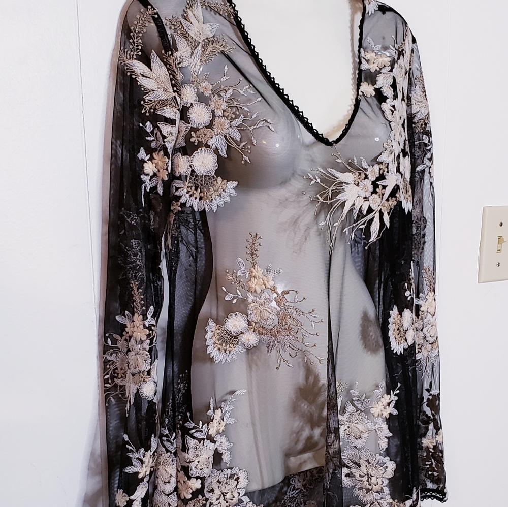 NWOT WAYF Embroidered Dress Size S